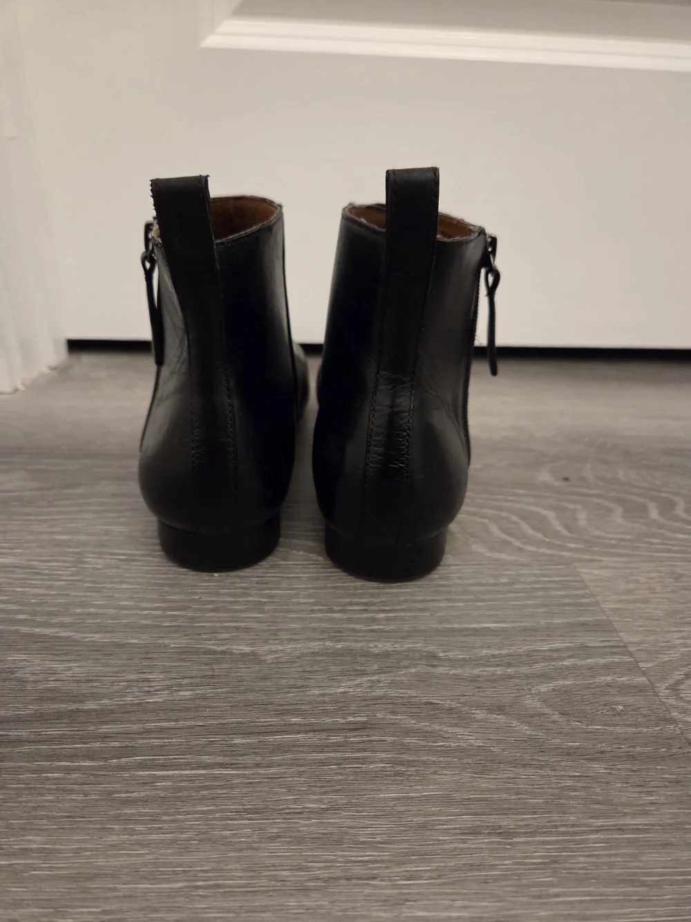 Gap Women's Black Leather Ankle Boots - Sleek Side-Zip Design